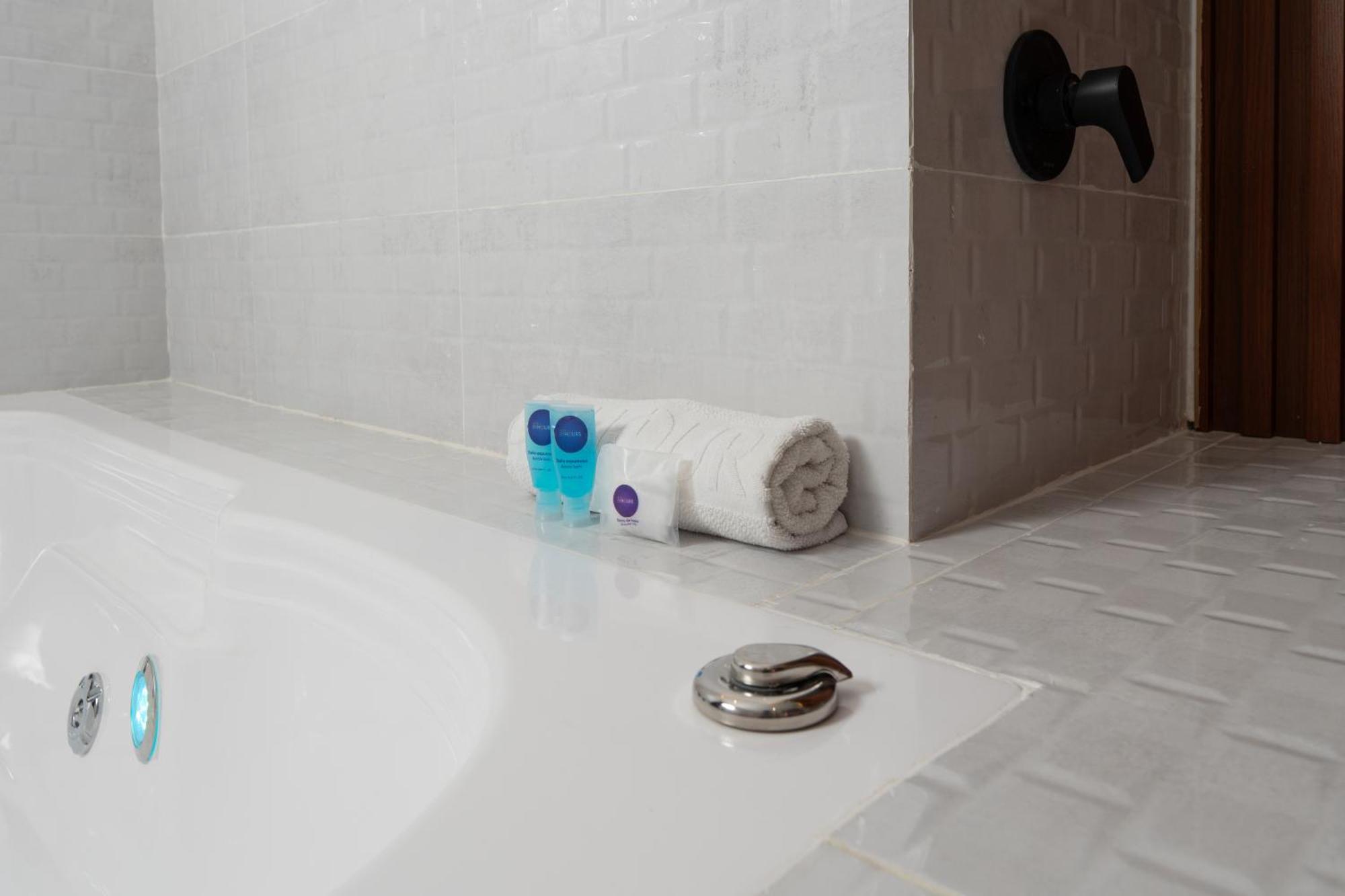 Hotel Byhours Circunvalar - Adults Only Barranquilla  Bagian luar foto