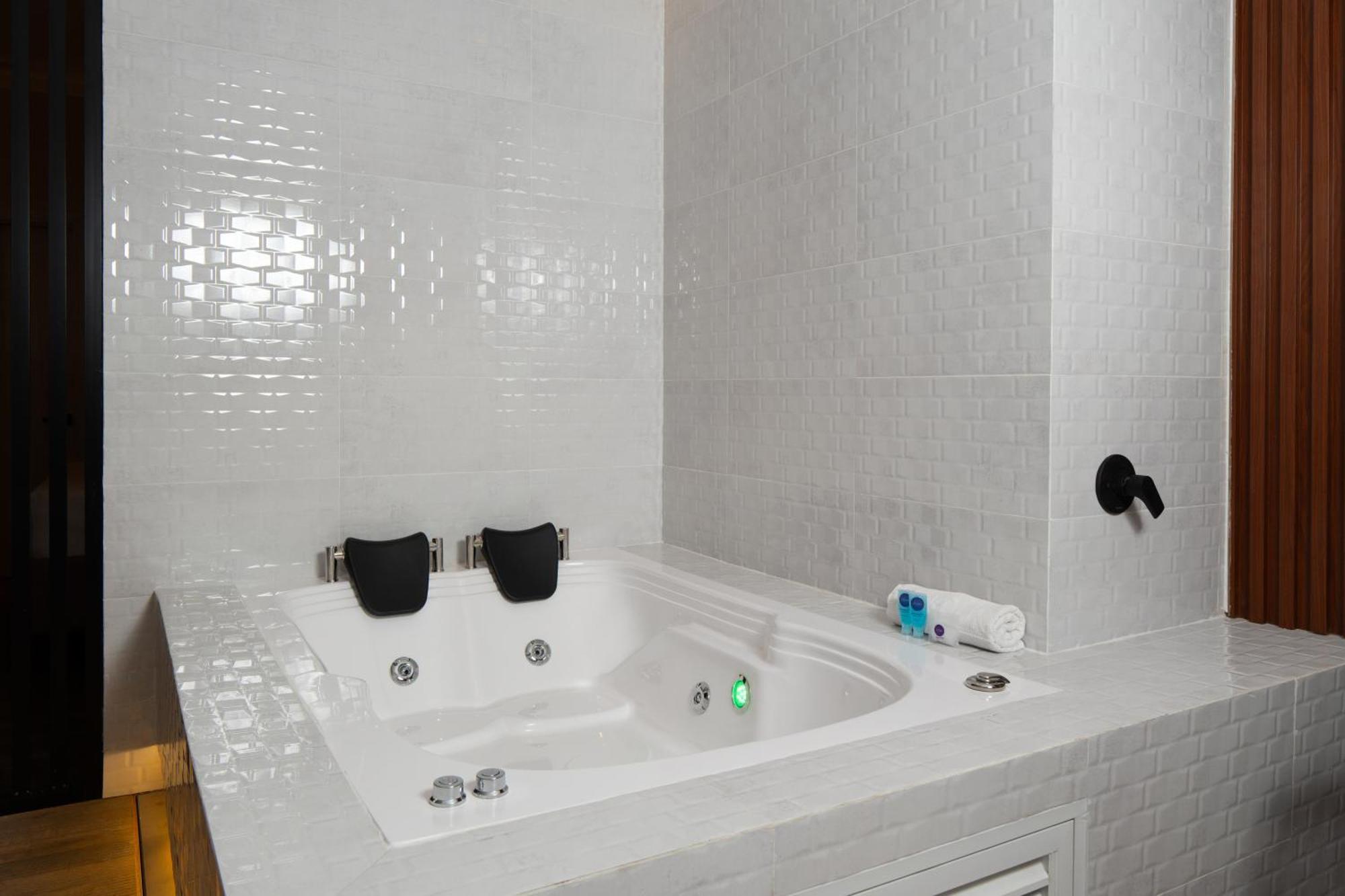 Hotel Byhours Circunvalar - Adults Only Barranquilla  Bagian luar foto